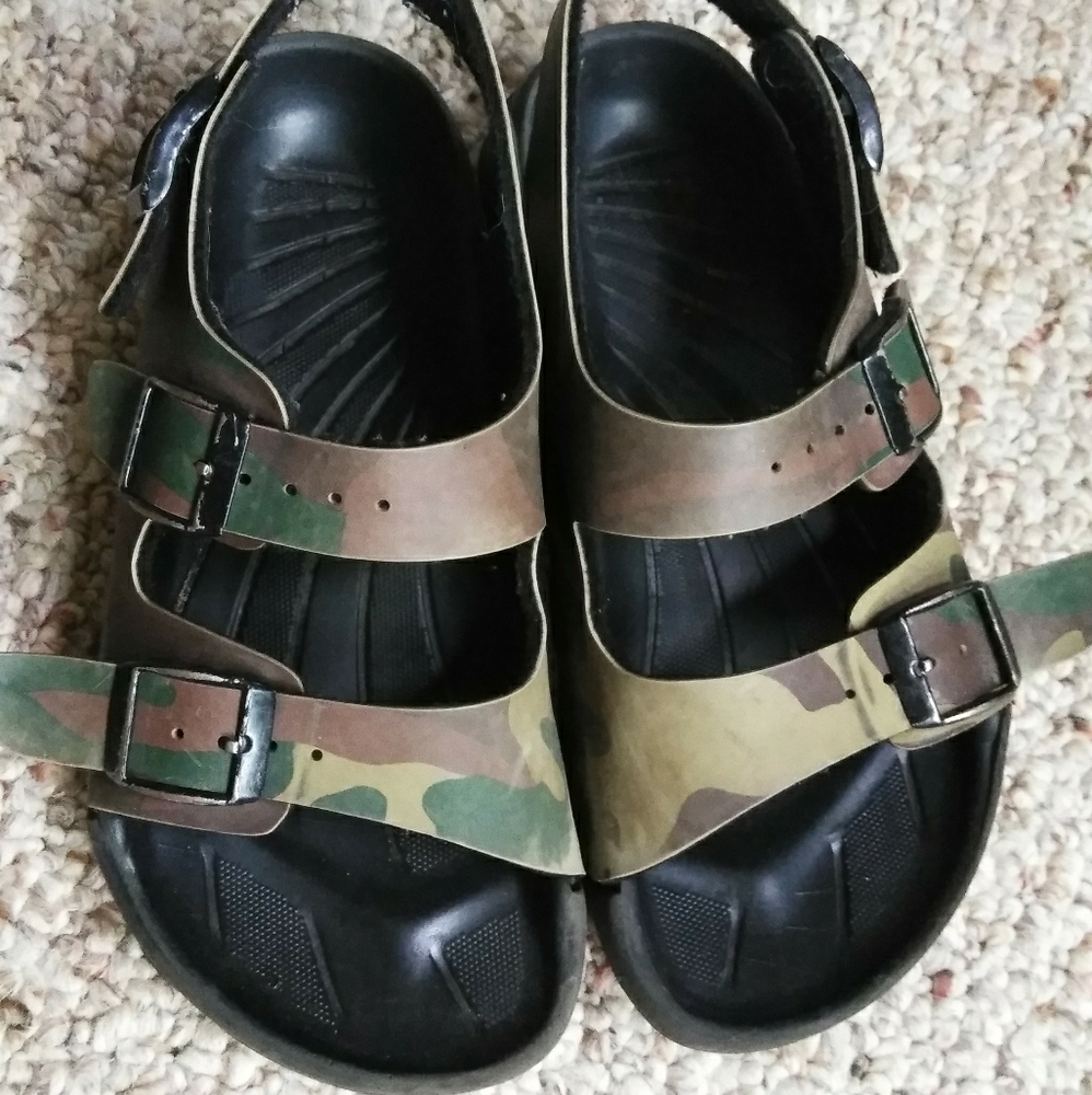 Kid's camo Birkenstock